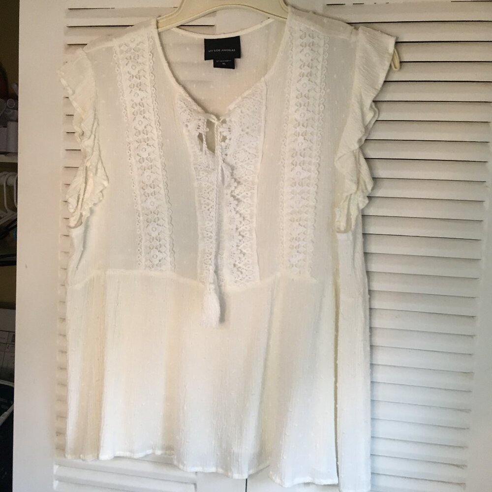 Size xl top / blouse LIV Los Angeles white tossle tie closer  sleeveless lace